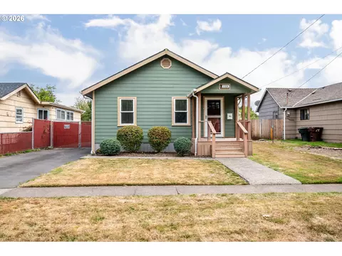 Exterior - 1128 9th Ave, Longview, WA 98632 photo 1 of 8