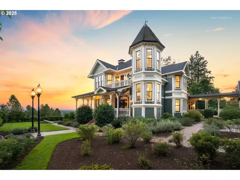 32700 NE Lesley Rd, Newberg, OR 97132