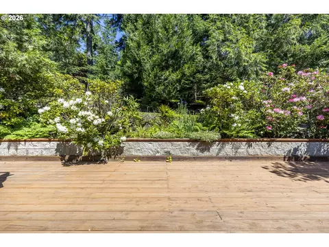 Exterior - 111 W 52nd Ave, Eugene, OR 97405 photo 2 of 5