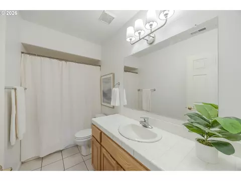 Bath - 111 W 52nd Ave, Eugene, OR 97405 photo 5 of 5