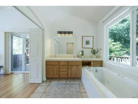 Bath - 111 W 52nd Ave, Eugene, OR 97405 photo 4 of 5