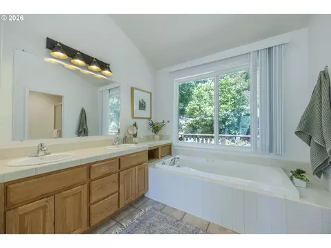 Bath - 111 W 52nd Ave, Eugene, OR 97405 photo 3 of 5