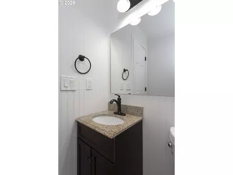Bath - 3612 E Heater St, Newberg, OR 97132 photo 7 of 7