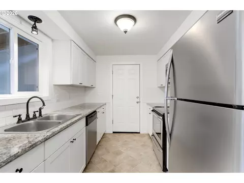 Kitchen - 3612 E Heater St, Newberg, OR 97132 photo 1 of 4