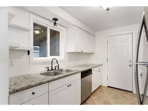 Kitchen - 3612 E Heater St, Newberg, OR 97132 photo 2 of 4