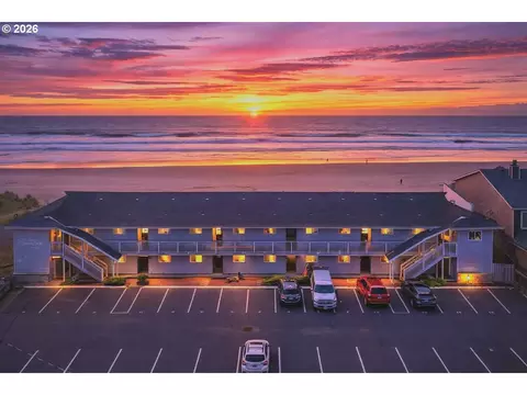 137 S Pacific St #13, Rockaway Beach, OR 97136