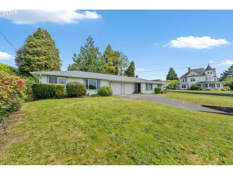 110 N Dean St, Coquille, OR 97423