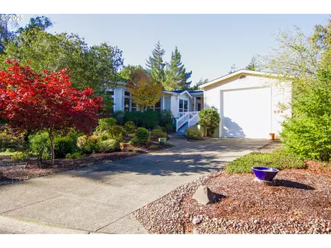904 Lillie Circle Ct, Florence, OR 97439