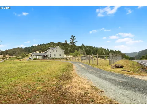 3802 N Myrtle Rd, Myrtle Creek, OR 97457