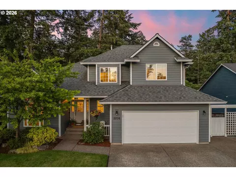 2206 N Thorne St, Newberg, OR 97132