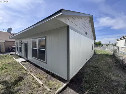 746 E Catherine Ave, Hermiston, OR 97838 photo 4