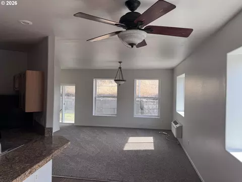 746 E Catherine Ave, Hermiston, OR 97838 photo 9