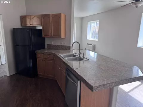 746 E Catherine Ave, Hermiston, OR 97838 photo 11