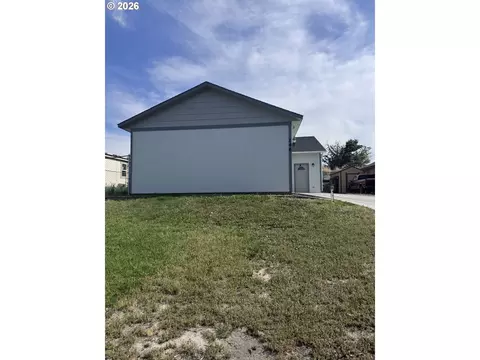 746 E Catherine Ave, Hermiston, OR 97838 photo 3