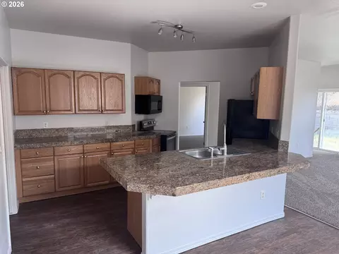 746 E Catherine Ave, Hermiston, OR 97838 photo 10