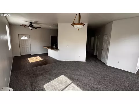 746 E Catherine Ave, Hermiston, OR 97838 photo 13