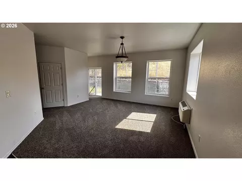 746 E Catherine Ave, Hermiston, OR 97838 photo 12