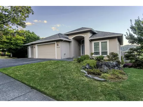 10520 SE Isaac Dr, Happy Valley, OR 97086