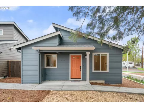 12294 Meadowlawn Dr, Oregon City, OR 97045
