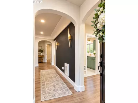 Entry Way - 802 NW 5th Cir, Camas, WA 98607 photo 3 of 3