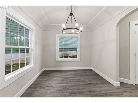 Dining - 802 NW 5th Cir, Camas, WA 98607 photo 2 of 2