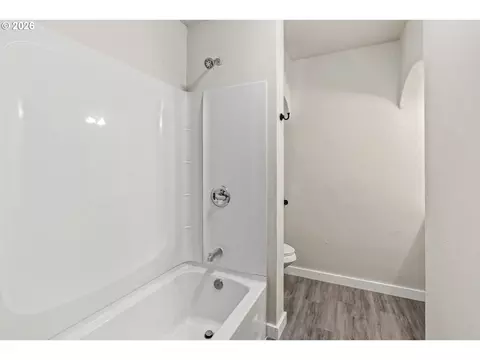 Bath - 802 NW 5th Cir, Camas, WA 98607 photo 2 of 6