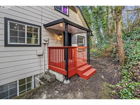Exterior - 802 NW 5th Cir, Camas, WA 98607 photo 2 of 2