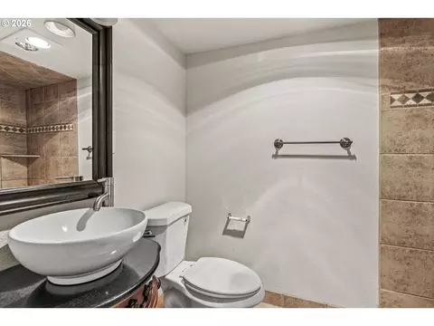 Bath - 802 NW 5th Cir, Camas, WA 98607 photo 6 of 6