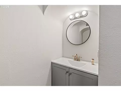 Bath - 802 NW 5th Cir, Camas, WA 98607 photo 4 of 6