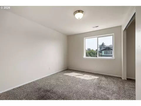 Bedroom - 1137 Veronica Ln, Eugene, OR 97404 photo 2 of 7