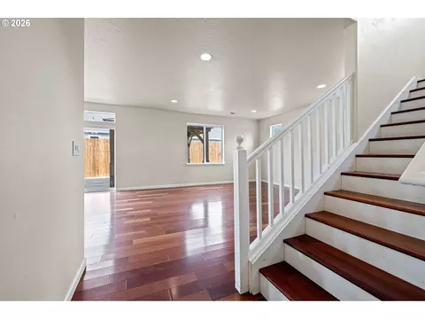Living - 1137 Veronica Ln, Eugene, OR 97404 photo 1 of 5