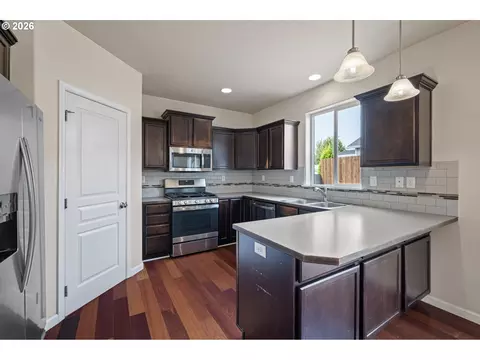 Kitchen - 1137 Veronica Ln, Eugene, OR 97404 photo 1 of 2