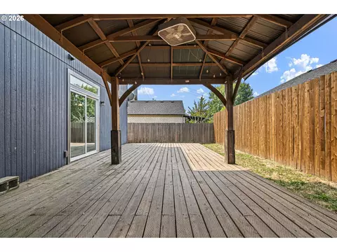 Exterior - 1137 Veronica Ln, Eugene, OR 97404 photo 4 of 5