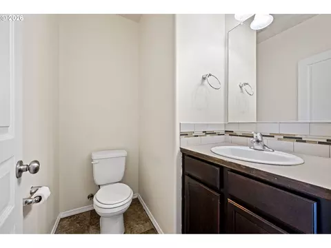 Bath - 1137 Veronica Ln, Eugene, OR 97404 photo 1 of 5