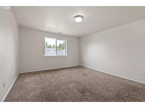 Bedroom - 1137 Veronica Ln, Eugene, OR 97404 photo 4 of 7