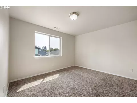 Bedroom - 1137 Veronica Ln, Eugene, OR 97404 photo 6 of 7