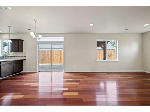 Living - 1137 Veronica Ln, Eugene, OR 97404 photo 2 of 5