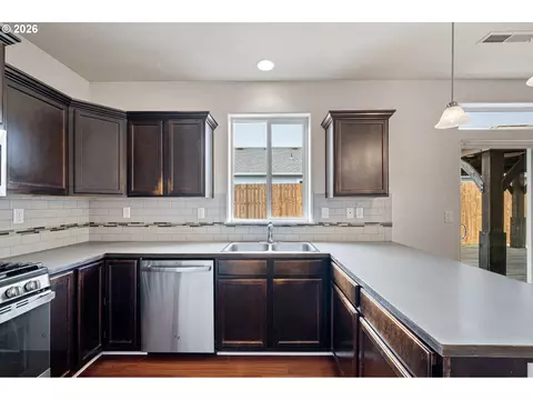 Kitchen - 1137 Veronica Ln, Eugene, OR 97404 photo 2 of 2