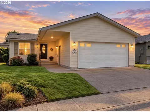 167 Village Dr, Cottage Grove, OR 97424