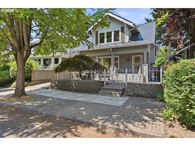 3147 SE Tibbetts St, Portland, OR 97202