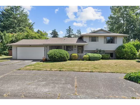 927 SE Sweetbriar Ln, Troutdale, OR 97060