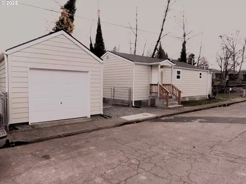 890 25th St SE, Salem, OR 97301