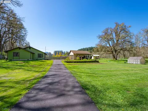 40040 Place Rd, Fall Creek, OR 97438