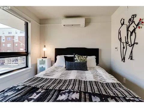 Bedroom - 488 Main St, Springfield, OR 97477 photo 1 of 1