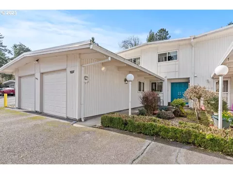 12060 SW Camden Ln, Beaverton, OR 97008