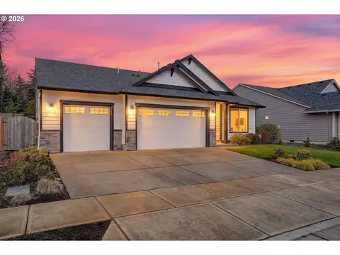 4233 E Willakenzie St, Newberg, OR 97132