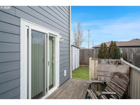 Exterior - 215 Smith Loop, Springfield, OR 97478 photo 3 of 4