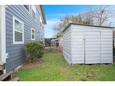 Exterior - 215 Smith Loop, Springfield, OR 97478 photo 2 of 4