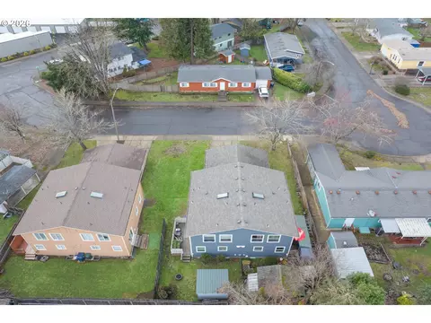 View/Area - 215 Smith Loop, Springfield, OR 97478 photo 2 of 5