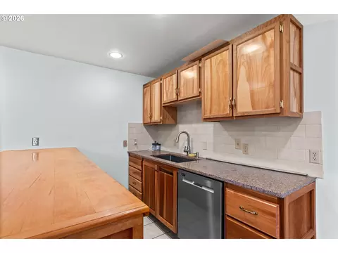 Kitchen - 233 Howard Ave, Eugene, OR 97404 photo 3 of 3